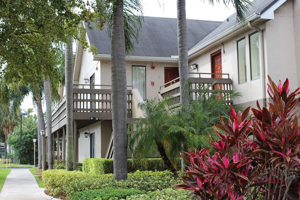 Doral Inn & Suites Miami Airport West - photo 11