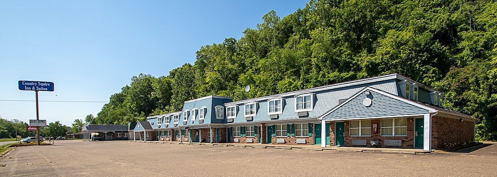 Country Squire Inn & Suites - photo 31