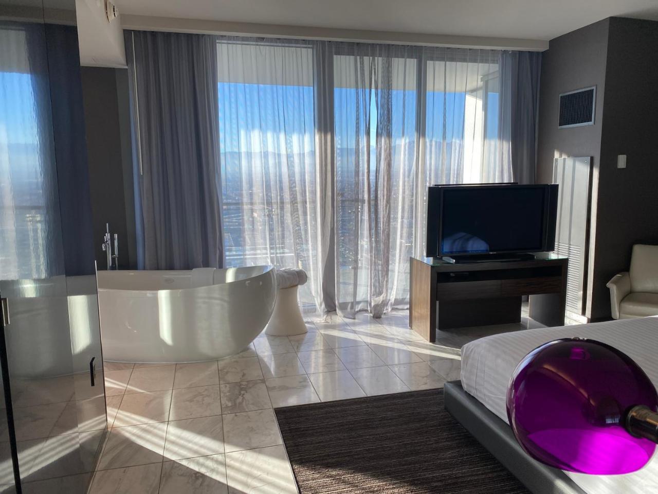 Private Luxury Panoramic Suite at Palms Place