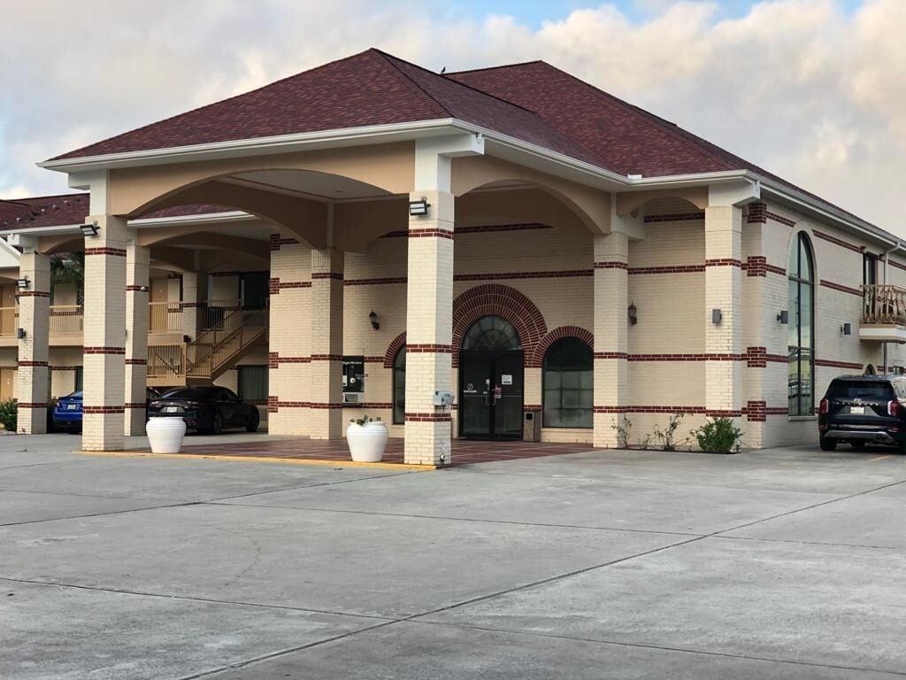 Executive Inn And Suites — hotel in Porter