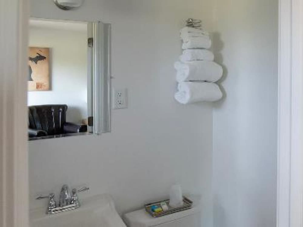 Three Lakes Motel - photo 20