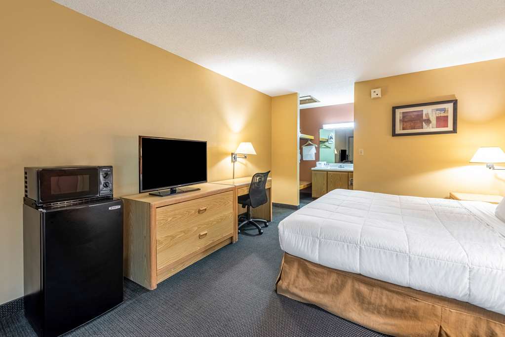 Americas Best Value Inn & Suites St. Marys - photo 18
