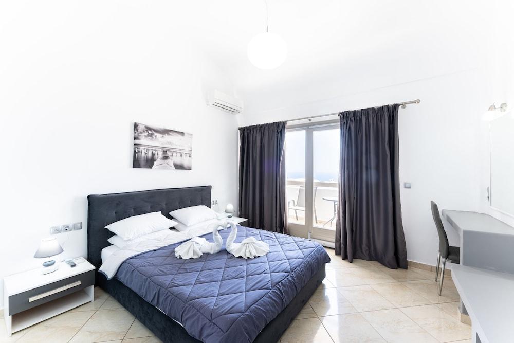 Burned Rock Suites — 4-Star Luxury Hotel in Fira, Greece