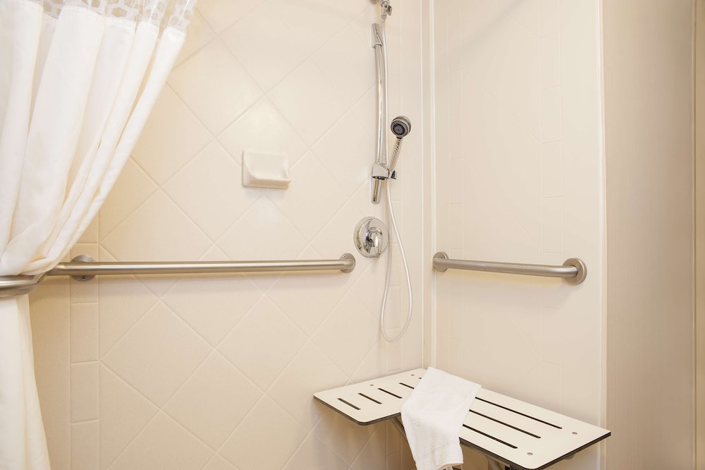 Hampton Inn Jacksonville - photo 12