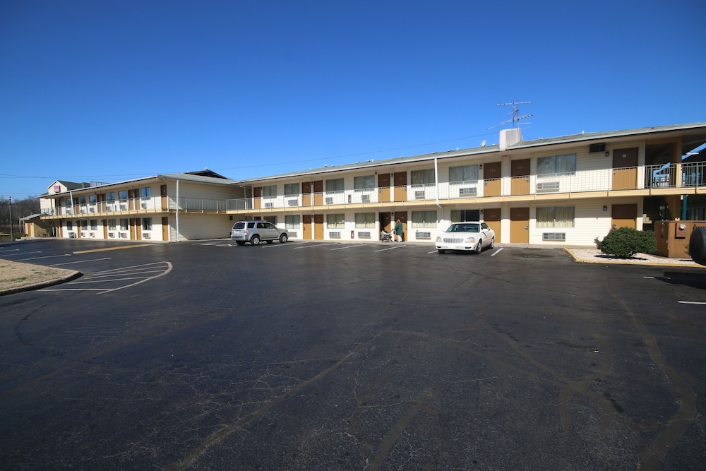 Royal Inn Charlotte Airport Hotel - photo 18