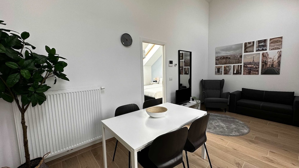 Luxury 1BR Near Fashion District by Oneluxstay — Antwerpen — photo 3