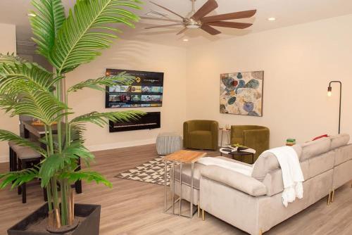 2418 Beach and Boujee — Edgewater — photo 4