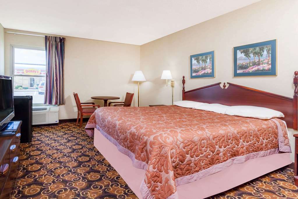 Super 8 by Wyndham Evansville North - photo 14
