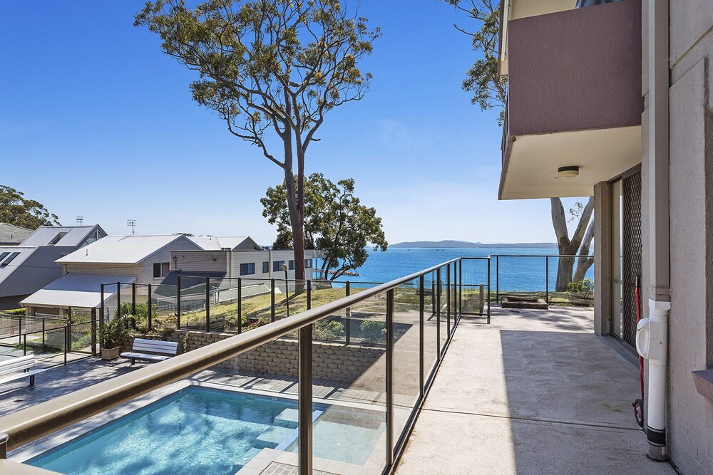 The Poplars 2 36 Magnus Street Comfortable Unit With Air Conditioning and Wi Fi — 4-Star Luxury Hotel in Nelson Bay, Australia