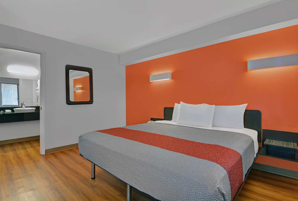 Motel 6 Cutler Bay FL - photo 7