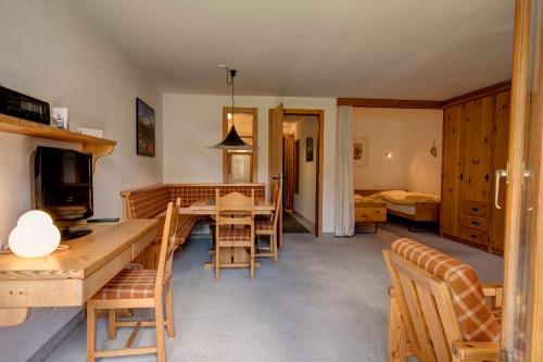 Chesa Munteratsch 1 1 2 Zimmerwohnung 509 Typ D — 4-Star Luxury Hotel in Silvaplana, Switzerland