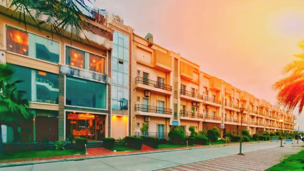 Vrindavan Dreams Hotel and Suites in Vrindavan, India