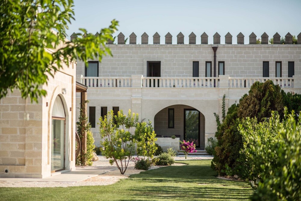 Le Scuderie Castello Monaci — hotel in Salice Salentino