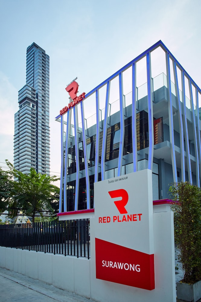 Easy Planet Bangkok Surawong