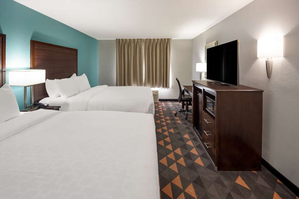 Clarion Pointe Indianapolis Northeast - photo 25