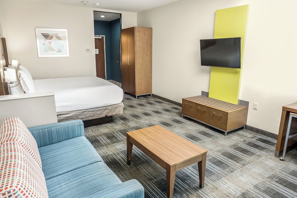 Holiday Inn Express and Suites Houston Westchase Westheimer by IHG - photo 40