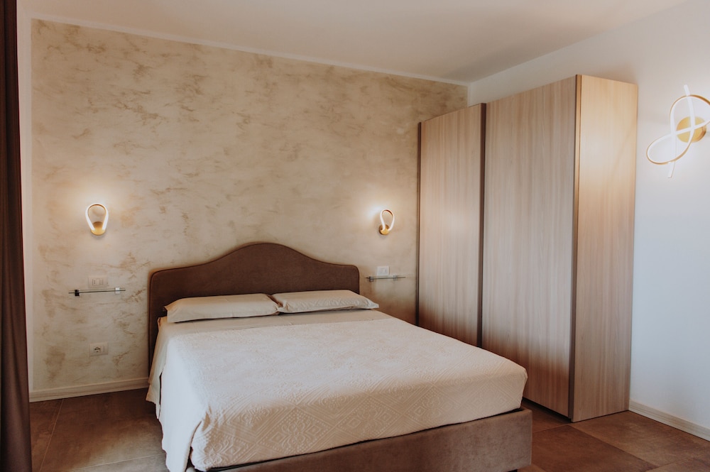 Antica Dimora dei Gelsi — 4-Star Luxury Hotel in Manerba Del Garda, Italy