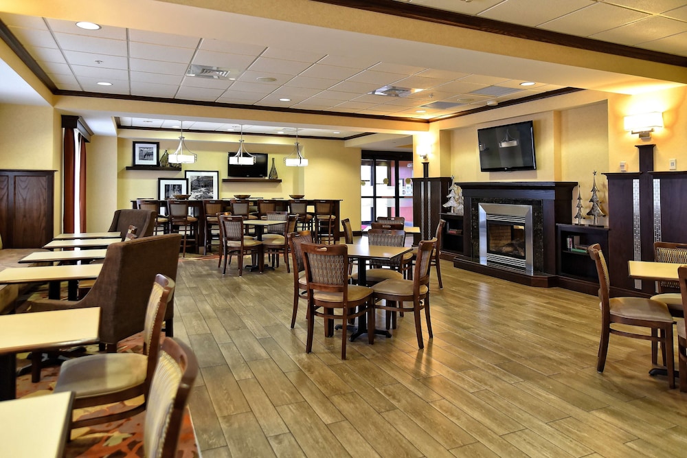 Hampton Inn Geneseo - photo 36