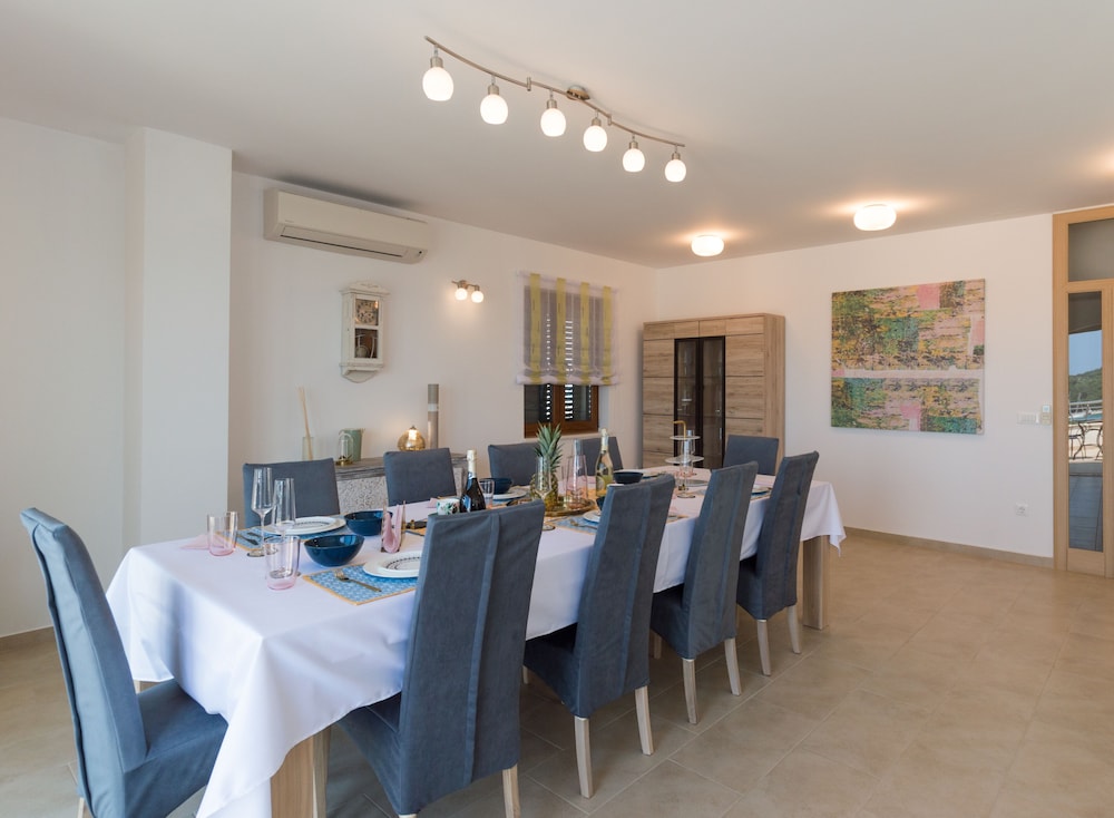 Villa Jasmin — 4-Star Luxury Hotel in Rogoznica, Croatia