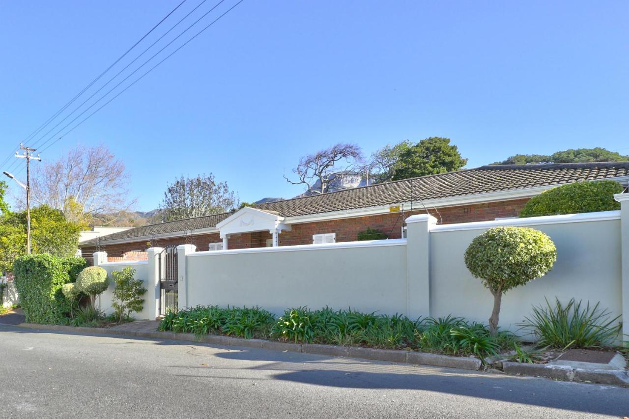 E Stamford Road