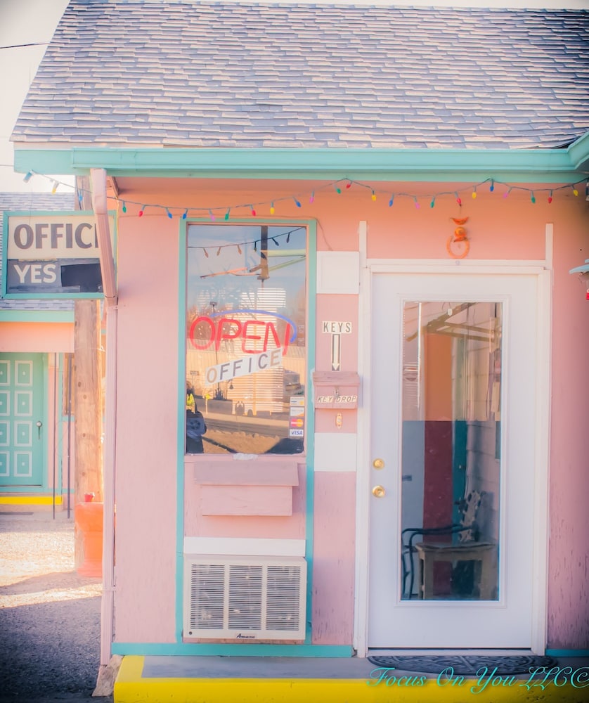 Bloomfield Motel - photo 2