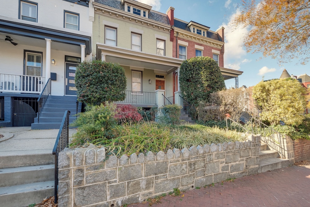 DC Apartment: 2 Mi to National Mall — 4-Star Luxury Hotel in Washington, United States