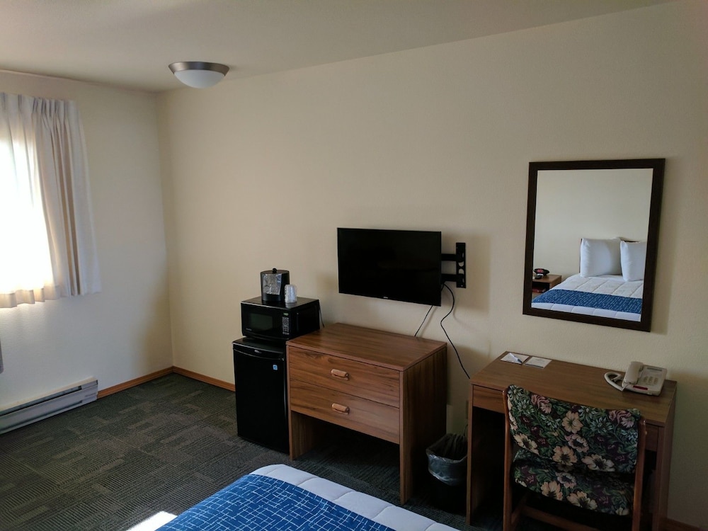 Travelodge by Wyndham Three Forks - photo 8