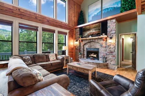 Smoky Summit Paradise - last minute hotel in Sevierville
