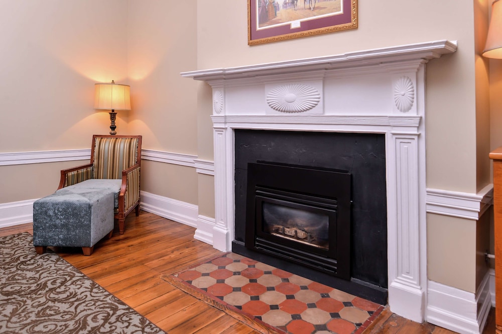 Hampton Inn Lexington Historic District - photo 39