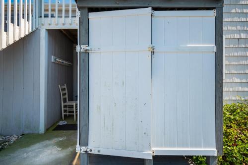 Sawyers Shore Shack by Oak Island Accommodations - photo 50