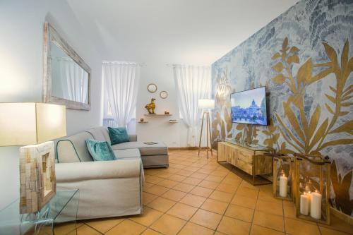 Domus Regola Luxury Apartment — 4-Star Luxury Hotel in Rome, Italy
