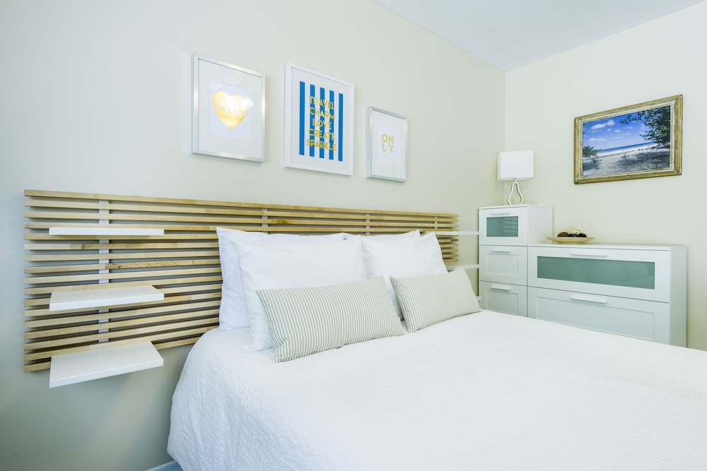 Hollywood Cottages in Wasaga Beach, Canada