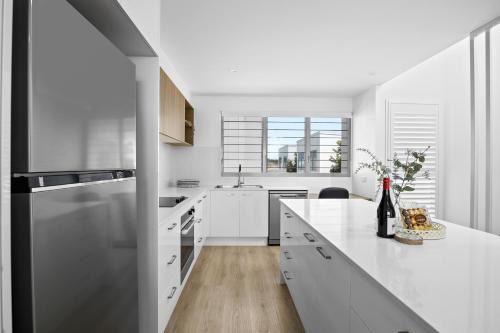 Azure River Side Townhouse — 4-Star Luxury Hotel in Maroochydore, Australia