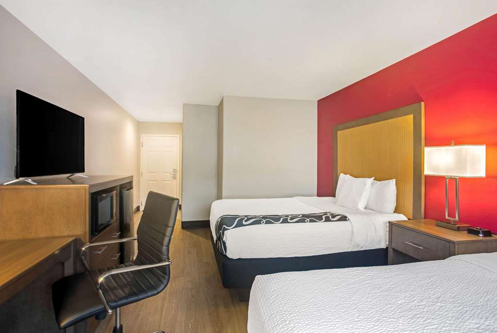 La Quinta Inn & Suites by Wyndham Fort Smith - photo 16