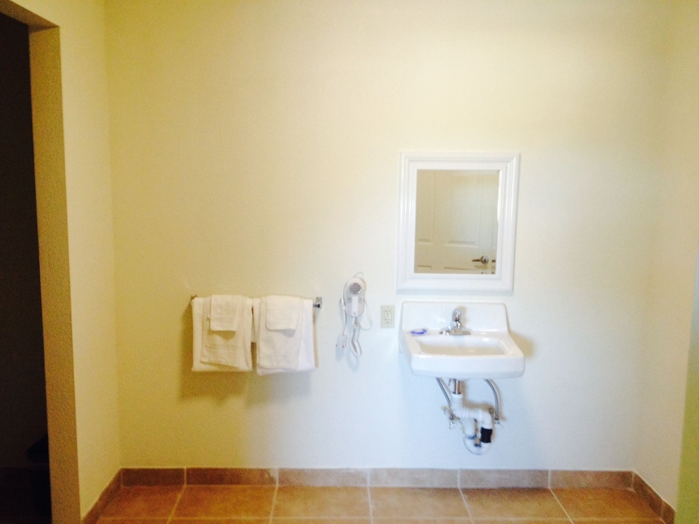 Lake Marina Inn - photo 23