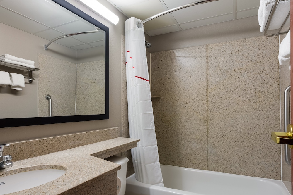 Red Roof Inn Hartford New Britain - photo 24