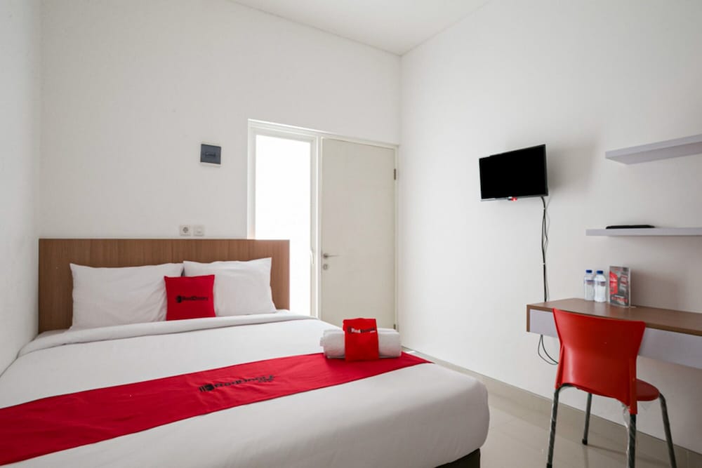 RedDoorz Syariah Near Simpang Lima Semarang in Semarang, Indonesia