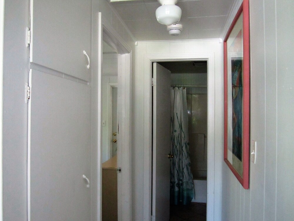 Tropical Winds Motel & Cottages - photo 8