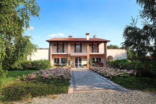 Agriturismo Il Magicorto — 4-Star Luxury Hotel in Cassola, Italy