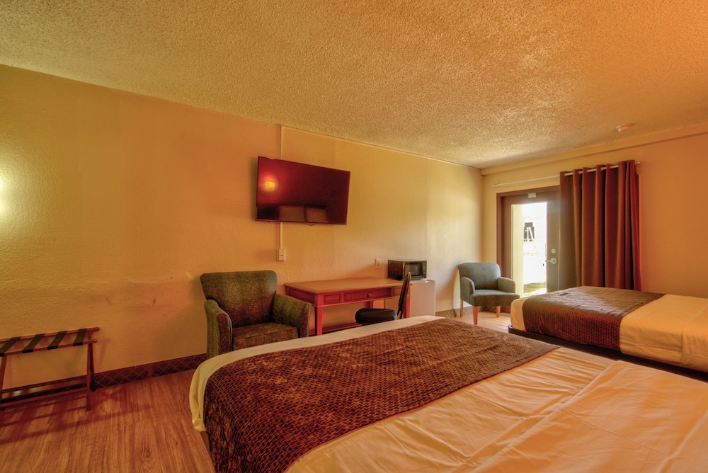 Clearwater Hotel - photo 13