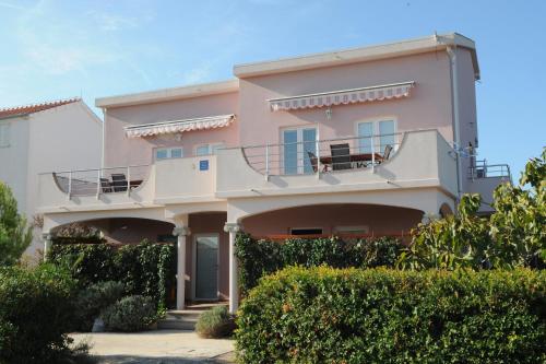Apartment Josip — 4-Star Luxury Hotel in Murter, Croatia