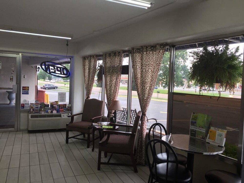 Bear Mount Inn & Suites - photo 3