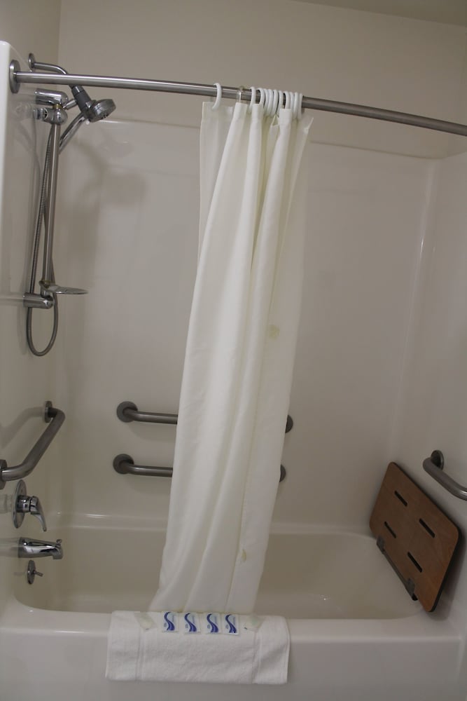 American Host Inn - photo 21