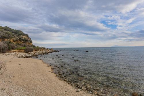 Rent House Beach Mirtofito 8 Km From Peramos — 4-Star Luxury Hotel in Elaiochori, Greece