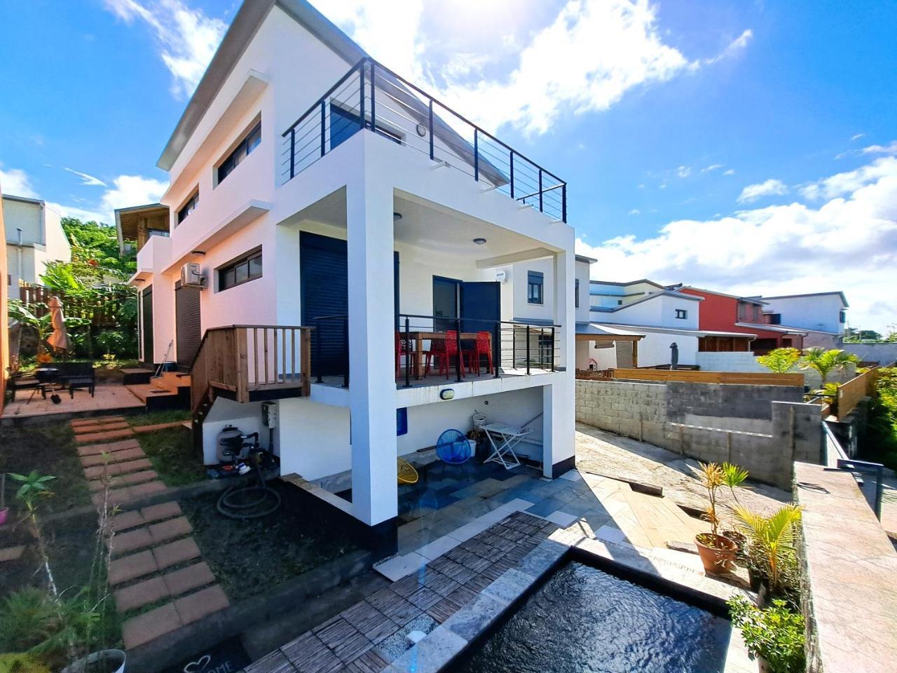 Au Bois Dormant Piscine Vue océan in Saint-Pierre, Réunion