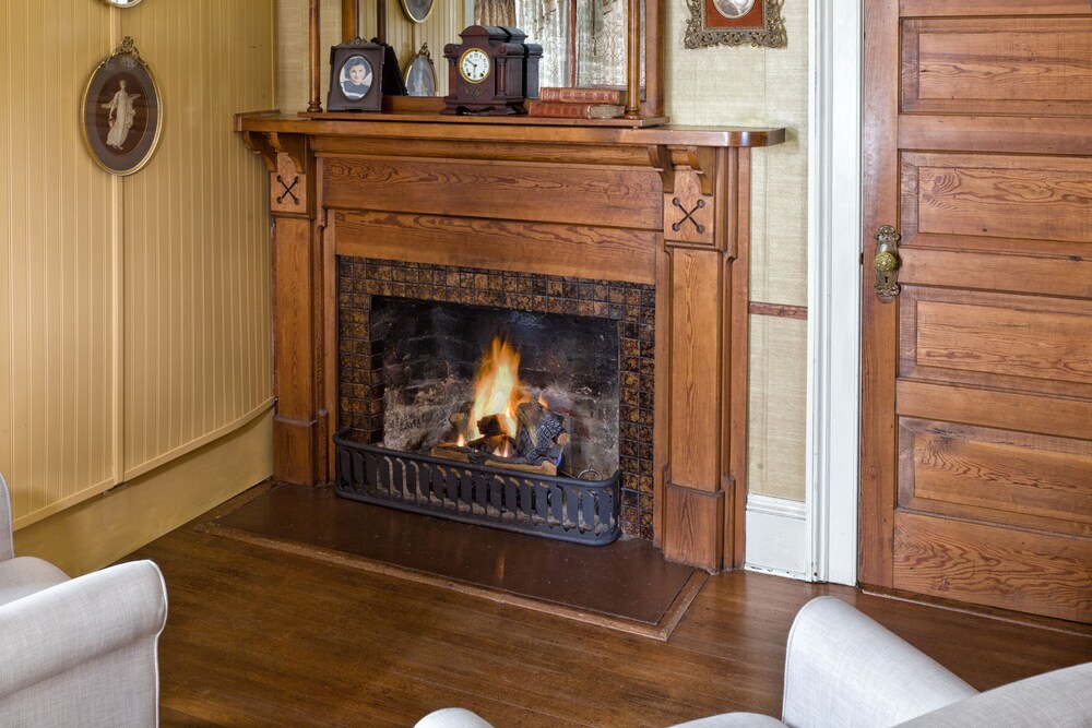 The Reynolds Mansion - photo 13