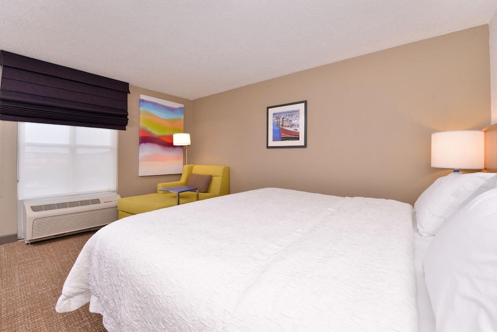 Hampton Inn & Suites Plymouth - photo 19