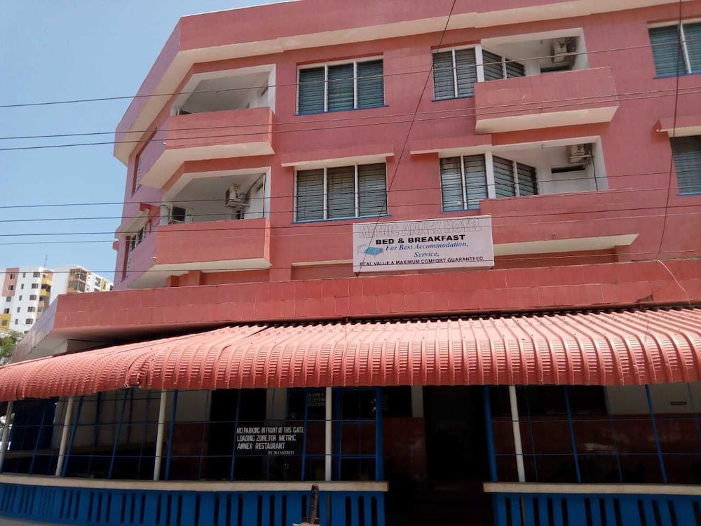 Metric Annex Hotel — hotel near Moi International Airport