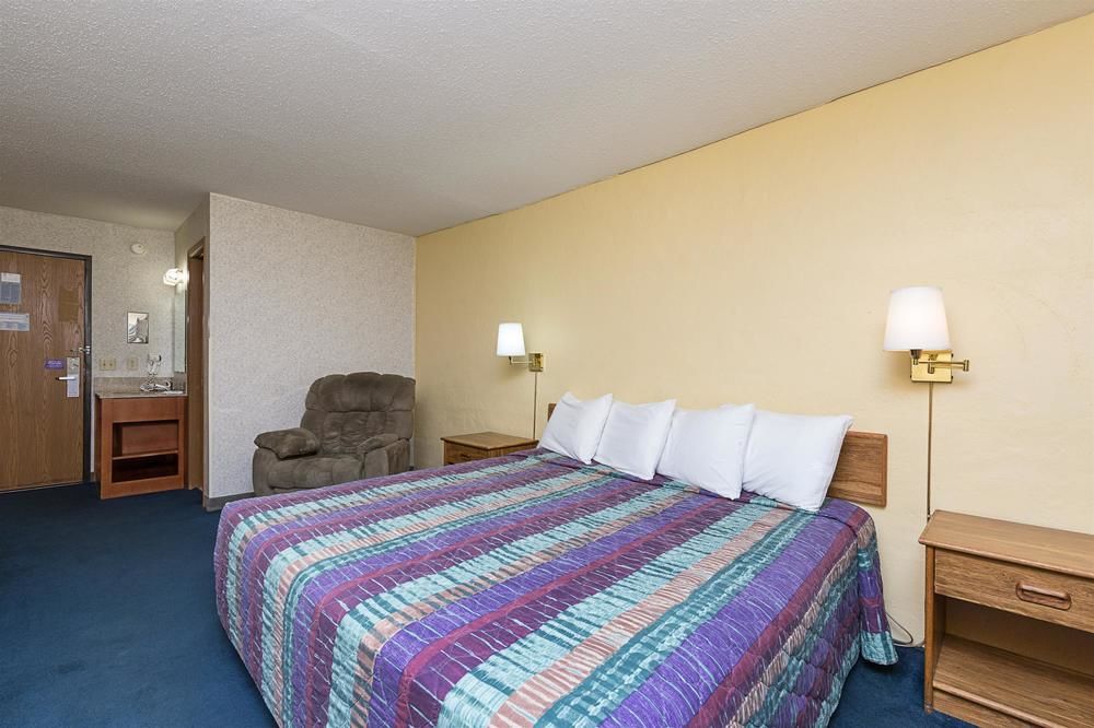 Motel 6 Moline - photo 32