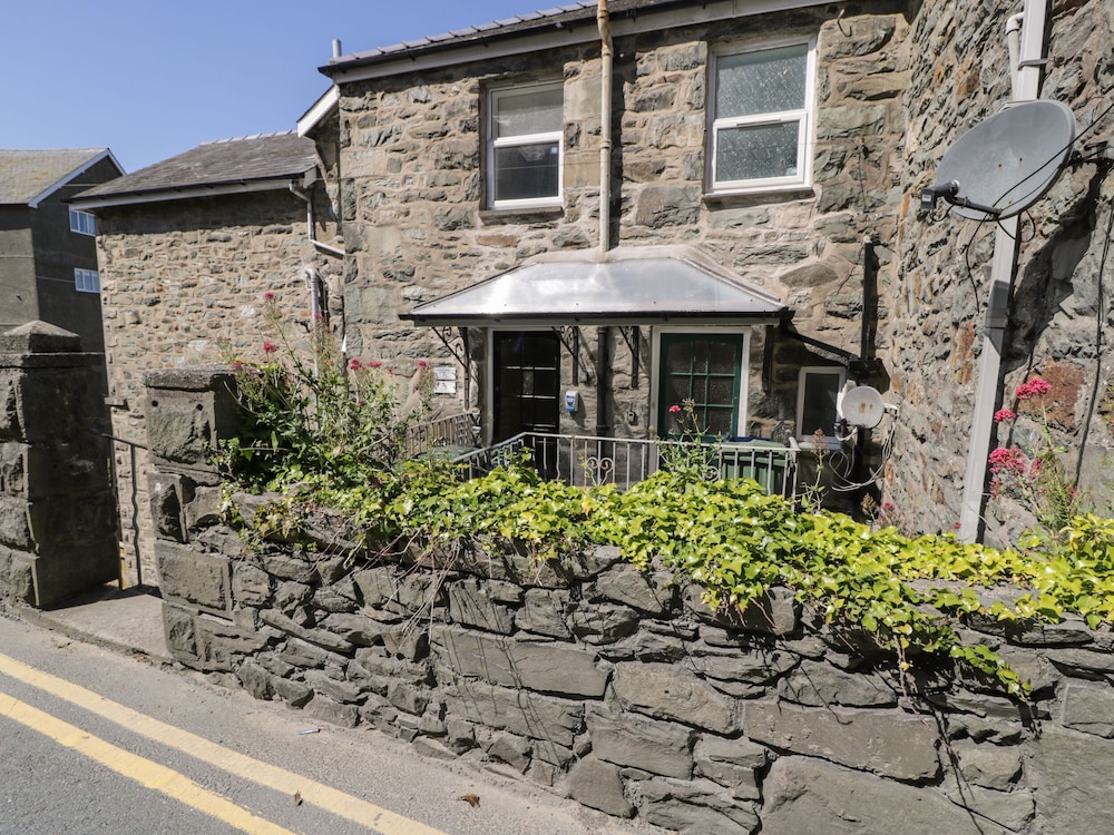4a Victoria Place — 4-Star Luxury Hotel in Barmouth, United Kingdom